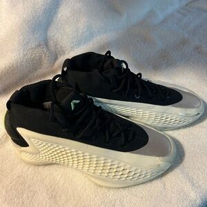 Kids Adidas Anthony Edwards 1 Low GS White Black Sz 6 Y